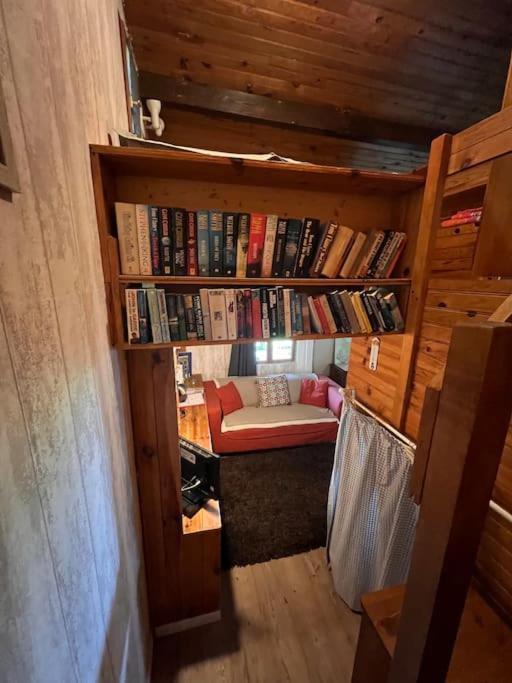 Cabane dans les bois avec vue sur les Pyrénées Saint-Laurent-de-Neste Extérieur photo