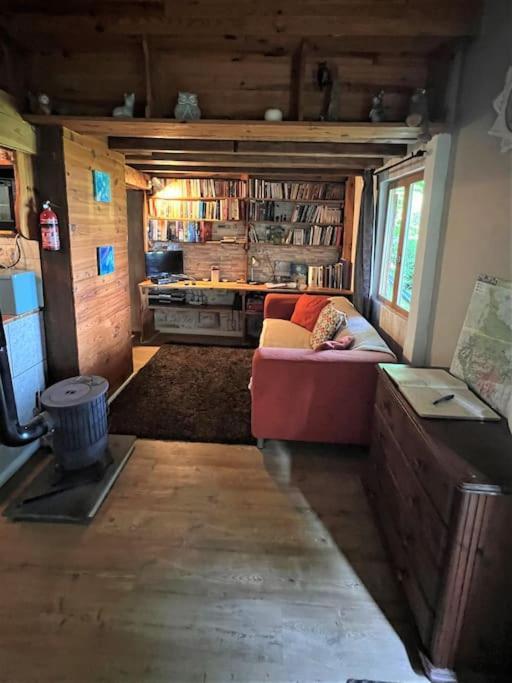 Cabane dans les bois avec vue sur les Pyrénées Saint-Laurent-de-Neste Extérieur photo
