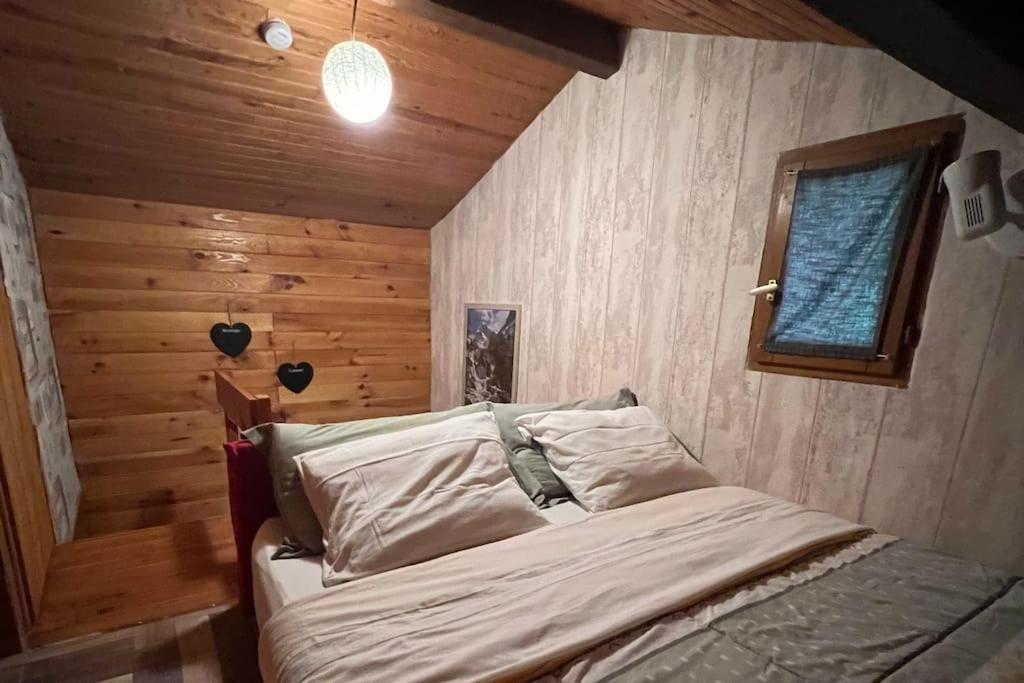 Cabane dans les bois avec vue sur les Pyrénées Saint-Laurent-de-Neste Extérieur photo